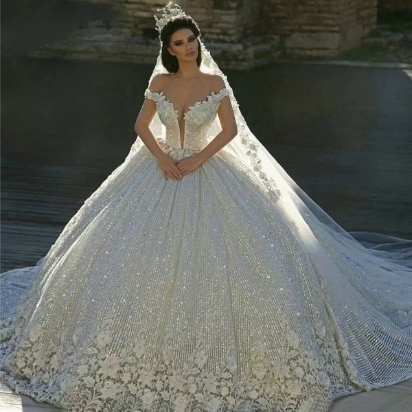 Abiti da sposa scintillanti con spalle scoperte Abiti da sposa Fiori fatti a mano Abiti da sposa di lusso con applicazioni in pizzo Dubai Abiti da sposa