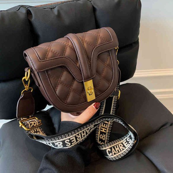 

2022 factory wholesale new xiaoqingxin 2120 matching design contrast color lock flip underarm diamond lattice embroidered wire single should