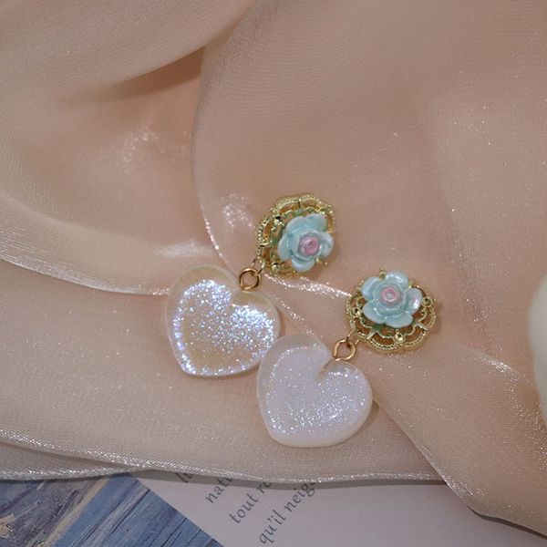 

new 925 silver needle flower love earrings women's minority design advanced heart-shaped pendant earrings, Golden;silver