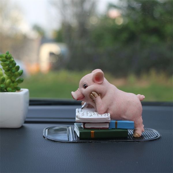 Divertente simulazione creativa Miniature Figurine Piggy Ornaments Desktop Car Doll Regalo di compleanno per insegnante Decorazione Modello 220426