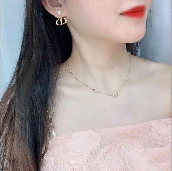 

new classic pearl earrings women's red selected brass material, Golden
