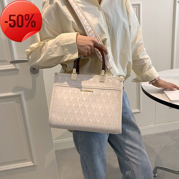 

fashion luxury designerfashion princess 2022 new high-grade exquisite tote foreign style versatile messenger bag
