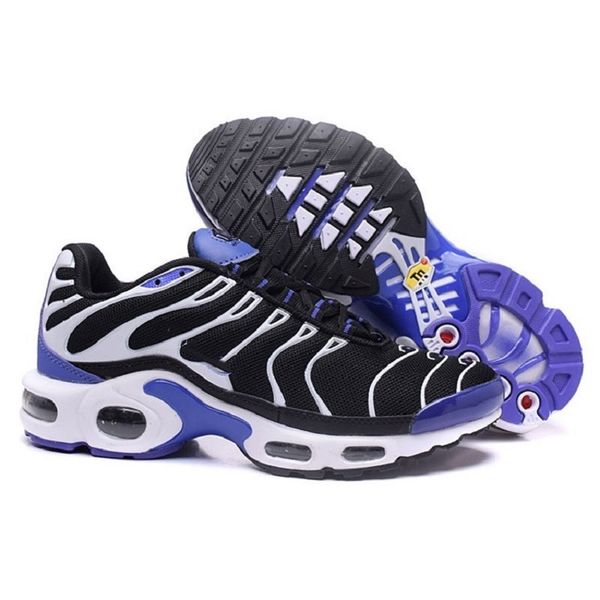 

2022 fashion mens designer cloudbust thunderbasketball platform triple sneaker vintage casual men sock outdoor trainers a54, Black