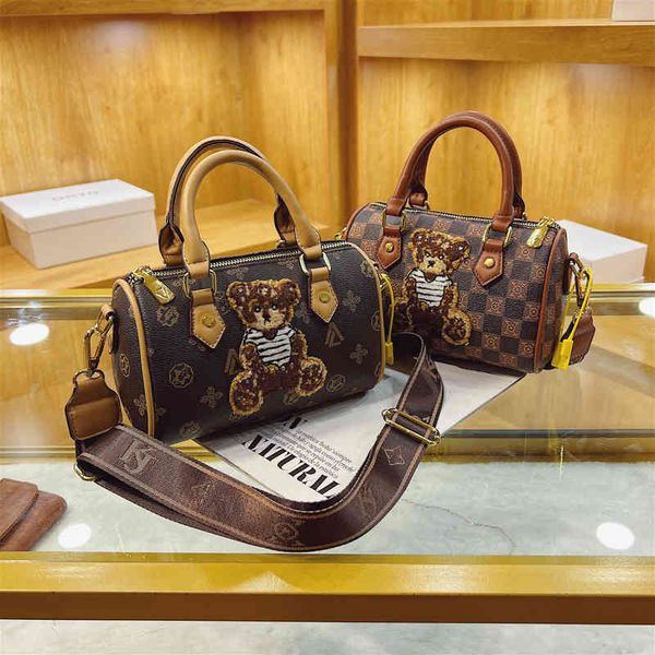 

2022 factory wholesale new versatile bear shoulder women's fashion korean hand light luxury old plaid boston pillow bag sf5x