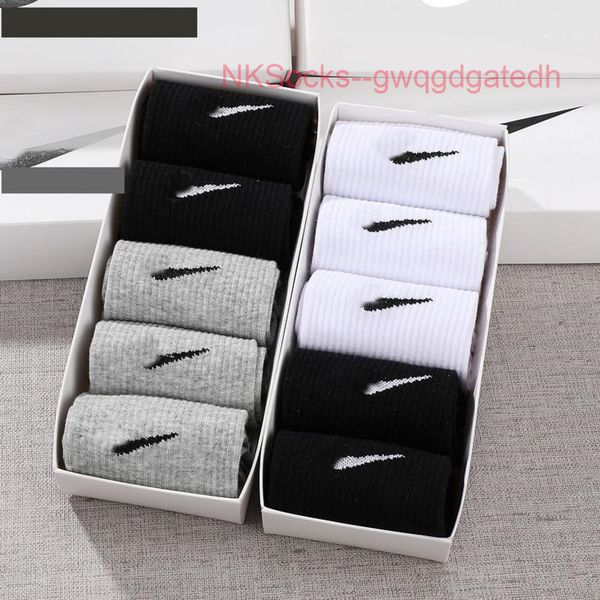 

fashion classic men's socks gift box stockings hook brand black white gray medium tube sports cotton sweat absorbing sock men women lux