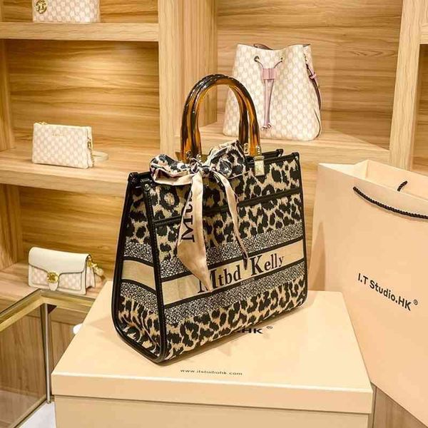 

new fashion trend luxury brand designer bag wholesale kong counter women's high-capacity temperament cross handbag