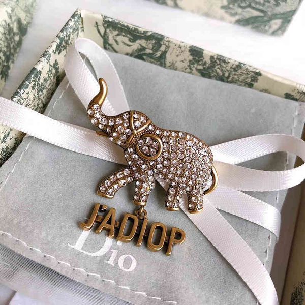 

2022 factory wholesale new home dijia elephant with diamond brooch hairpin 925 silver needle earrings female, Gray