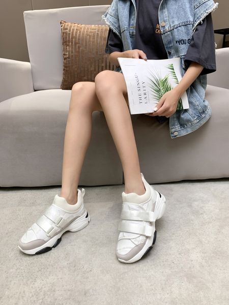 

2022 men women designer casual shoes luxury flats sneakers spikes camo green black white grey blue gold pink mens fashion trainers jogging w