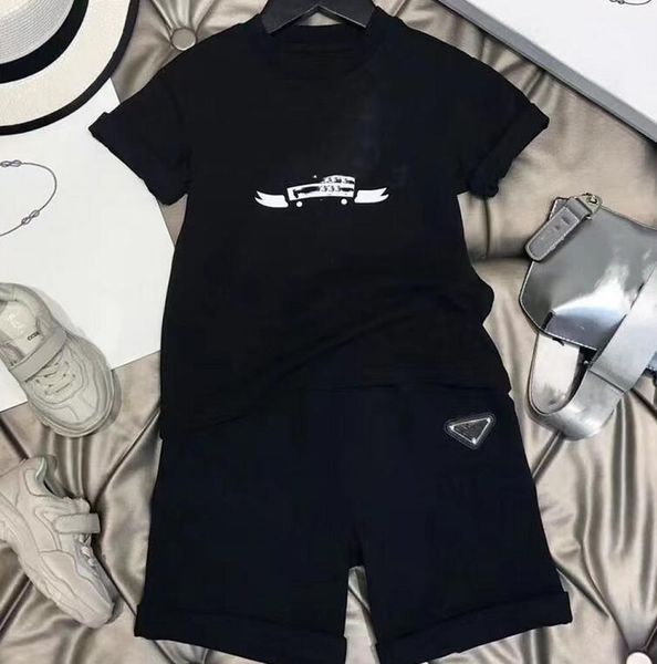 Completi di abbigliamento per bambini firmati di marca Camicetta a maniche corte Pantaloncini Completi per il tempo libero Sport all'aria aperta Ragazzo Set di vestiti di stoffa per bambini in puro cotone morbido con colletto tondo