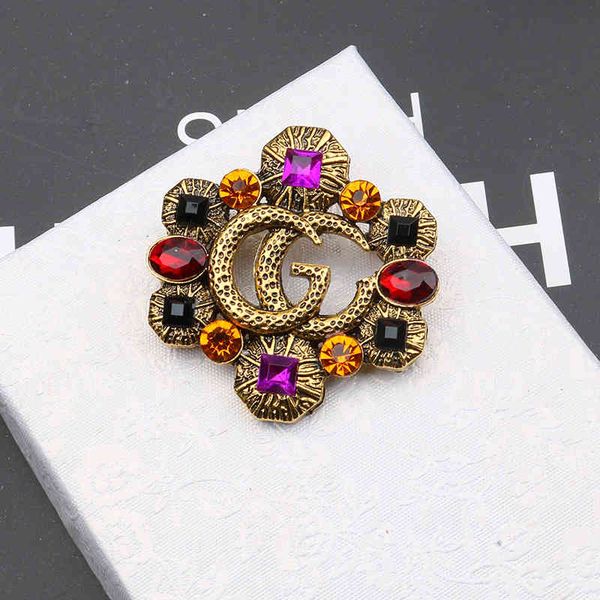 

2022 factory wholesale new simple crystal brooch with label brooch qdji, Gray