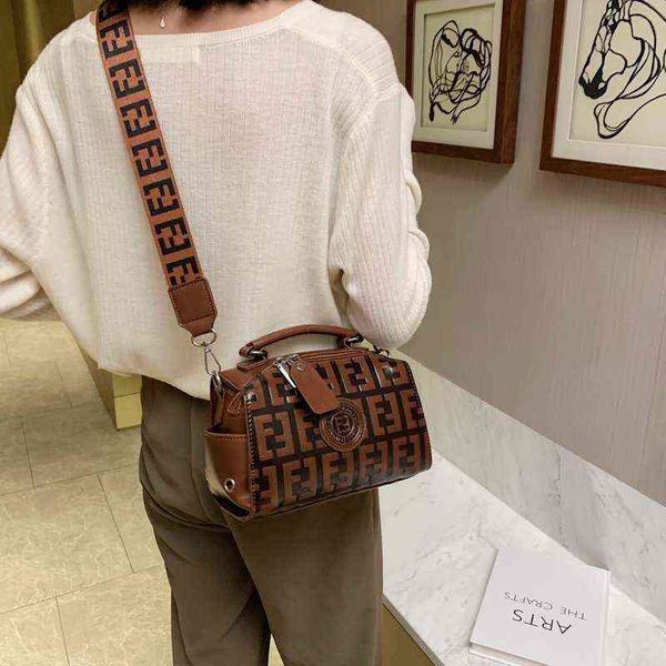 

luxury designer handbags for women leather letter embossing retro messenger bag aesthetic small wide shoulder strap ladies 220513
