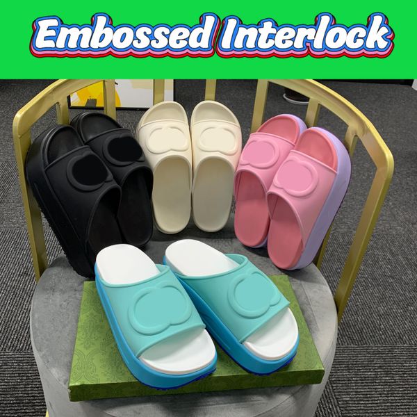 

designer slippers embossed interlock platform rubber slide sandals luxury beach slippers women shoes black blue pink purple ivory runbber fl