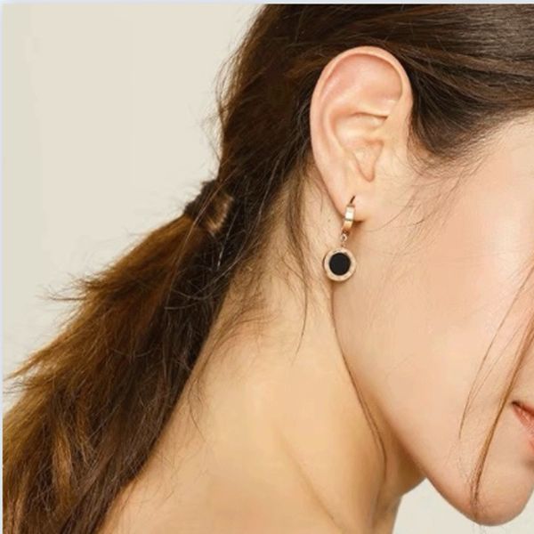 

alphabet numbers charms jewelry stainless steel lover's stud earrings with diamond for men women simple fashion rose gold/silver/gold c, Golden