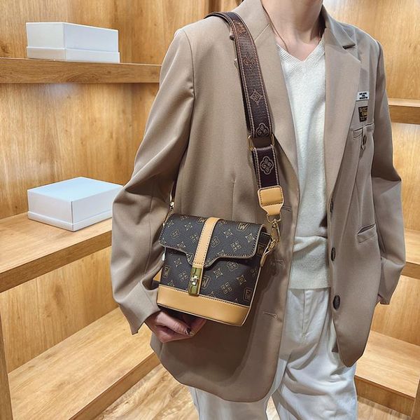 

retro women's bag shoulder texture messenger bag bucket bags