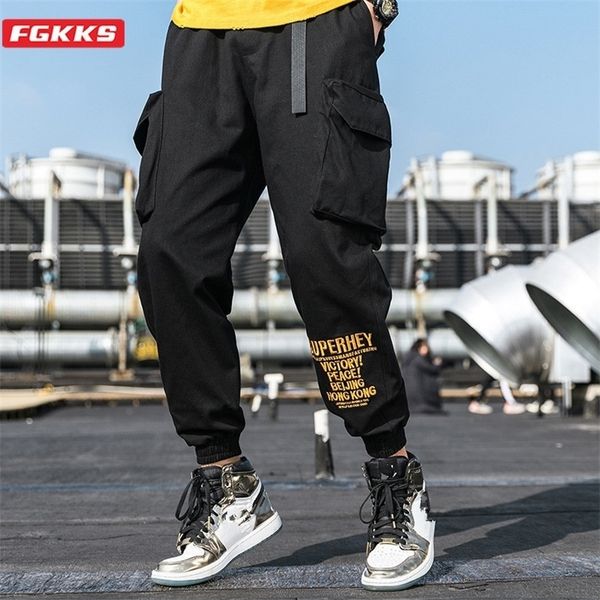 

fgkks men multipocket cargo pants spring new men's high street trend wild trousers fashion brand cotton casual pants male t200422, Black