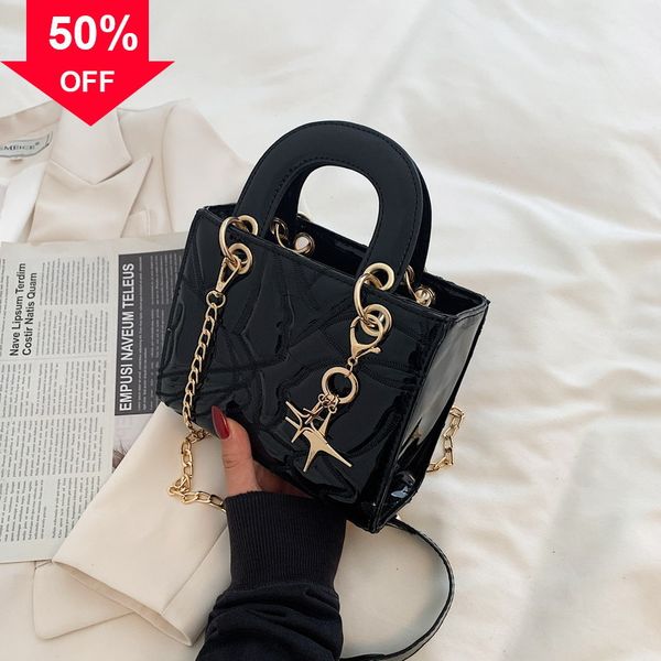 

2022 new mini fashion chain portable small square high sense single msenger fashionable retro women's totes shoulder bag
