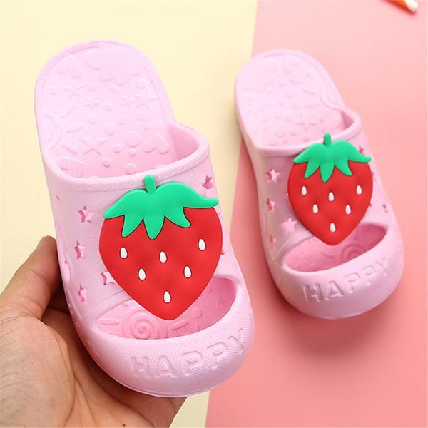 Slipper Cartoon Kinder Hausschuhe Erdbeere Zehengeschützte Kinderschuhe Mädchen EVA Rutschfeste Baby Flip Flop Gartenschuhe BeachSlipper