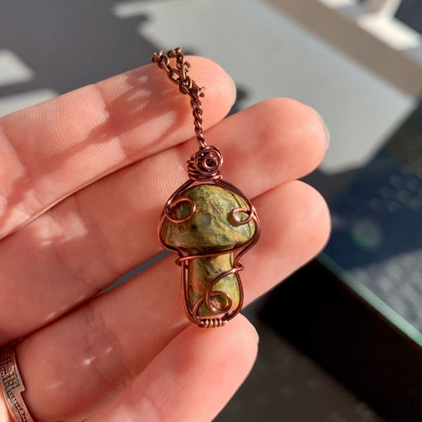 

collier naturel en cristal pendentif champignon enroulÃ© fil pour des femmes, Silver