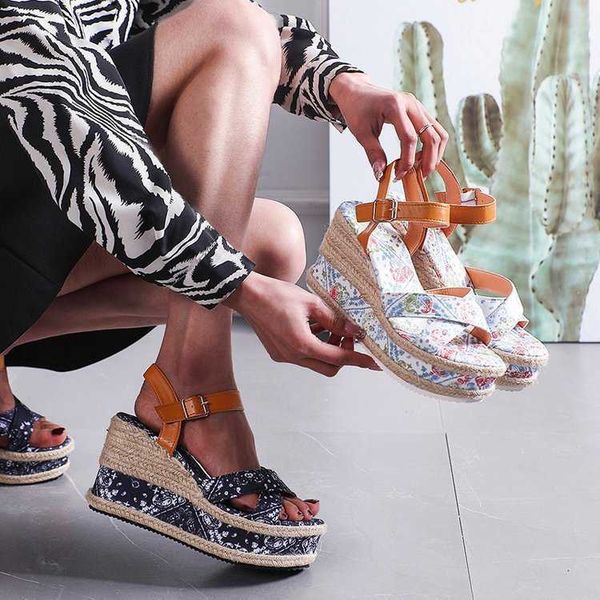 Top satan kızlar renk engelleme açık ayak parmağı bir satır toka kama sandaletleri 2022 kadınlar için yeni moda platformu ayakkabıları yükseklik artan ayakkabı