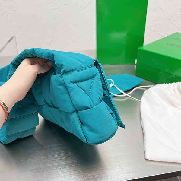 

original edition designer bag 2022 bottegasvenetas s sponge woven nylon down jacket single shoulder cross pillow botgjks