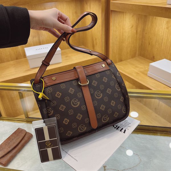 

Wholesale ladies leathers bags high-capacity fashion jiaozi bags, elegant classic old designs and retro handbag this year's popular contrast leather backpacks, Coffee-1222