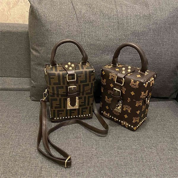 

wholesale store 75% off old lace adjustable lock crossbody bag handbag fashion high-grade foreign texture small square bag