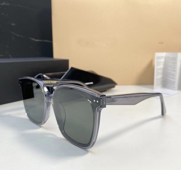 Óculos de sol Designer Óculos de sol Eyewear Black Frame Blaca Vintage Glass Sun para Mulheres Proteção à Sombra Resina Acatada Óculos