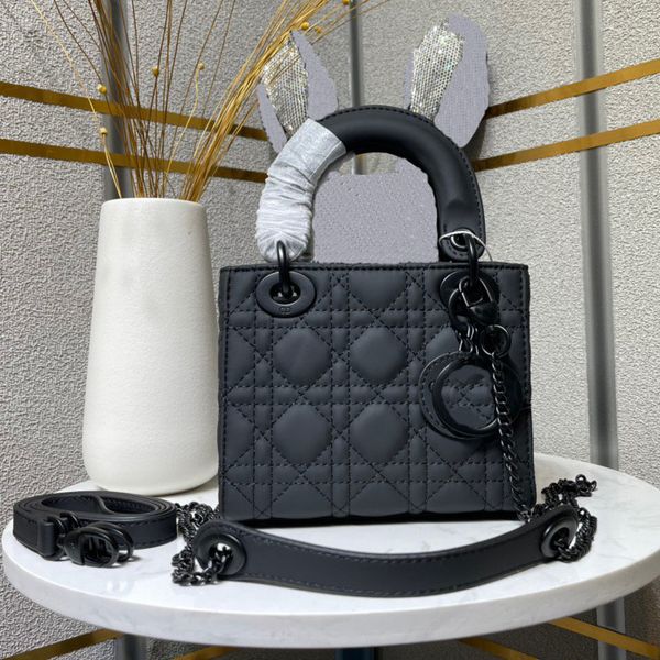 

luxury goods designer ladies one-shoulder messenger bag 2022 retro all-match clamshell pu leather letters female party handbag