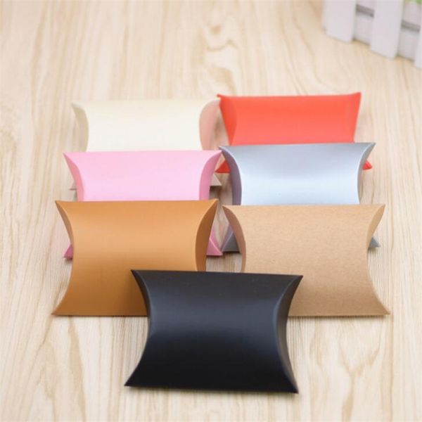 50pcs Kraft Paper Candy Box Pillow Shape Wedding Favor Boxes Boxes Pie Party Box (Siga o vídeo dobrando no link) 220427