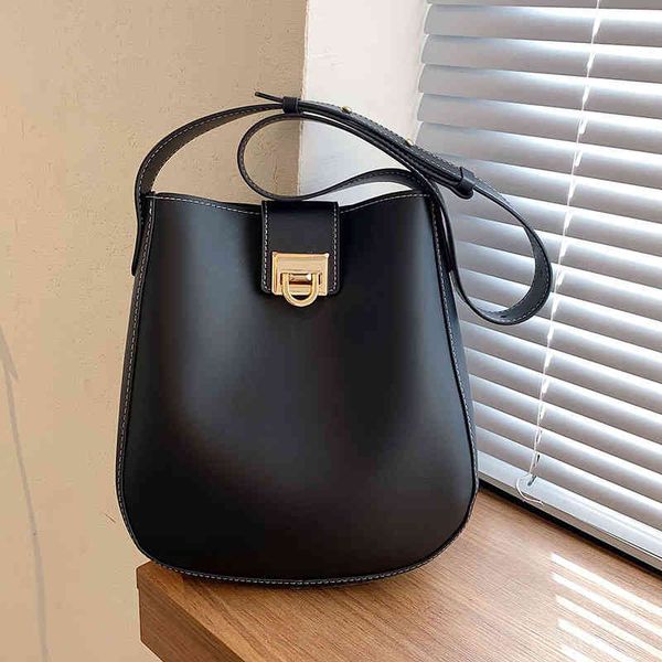 

fashion women's new high-quality versatile bag luxury designer 2022 spring and summer shoulder fashion simple texture bucket bag