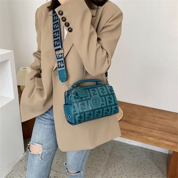 

embossed single shoulder fashionable small square with versatile girl's color contrast and lady's handbag
