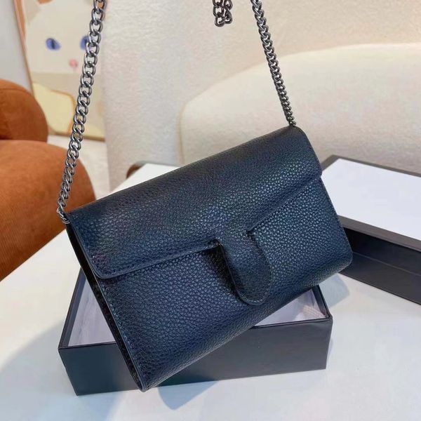 

designer designed high-quality chain hanging bag.