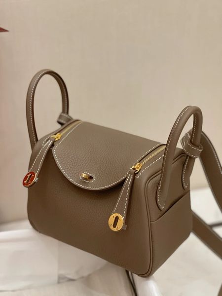 

2022 new bag fashion classic handbag leather shoulder slung design sense handbag small square