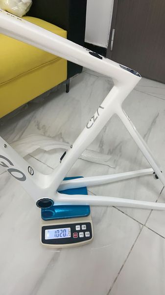 2022 Estilo mais recente V3RS v Freia Bike Frame Frame de pêra Branco UD BB86 BICCLICAÇÃO BIMES BRICAÇÕES Tamanho 42/45/48/50/52/54/56cm Pode fazer o Disc Cycling FrameSet