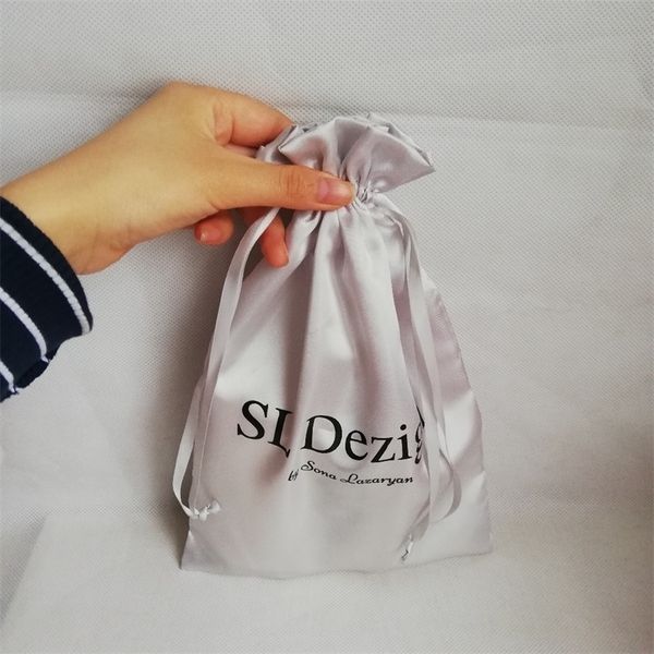 Satin-Kordelzugbeutel, 200 Stück, personalisieren Sie Ihre Shop-Tasche für Geschenke, Schmuck, Perücken und High Heels, Verpackung aus bequemem Material 220704