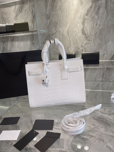 

designer brand luxury women's totes fashion crocodile design shoulder bag simple and generouschains