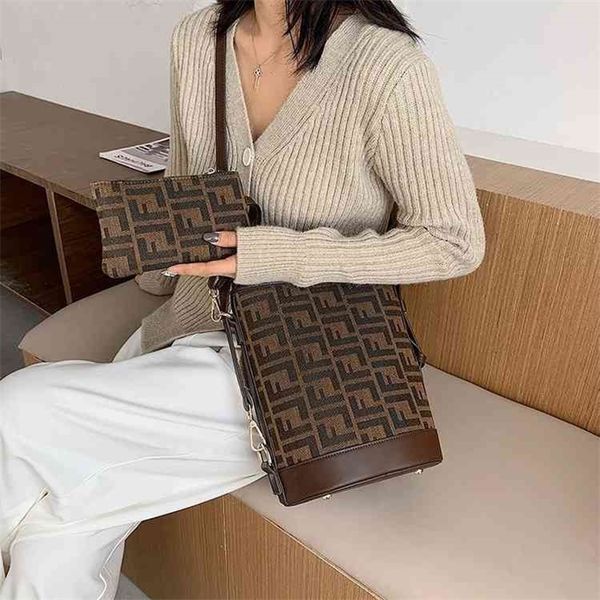 

68% off new printed hand bucket simple style vintage embroidered women's bag