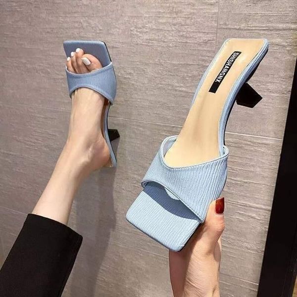 Chinelos Mulheres High-Heeled 2022 Moda Coreana Quadrado Toe Stiletto Sandálias e Zapatos Para Mujer