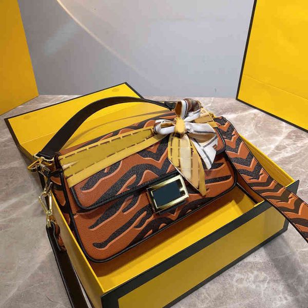 

designer baguette shoulder bag women tiger pattern handbag leather crossbody bags flap totes check thread purse double letters wallet 220704