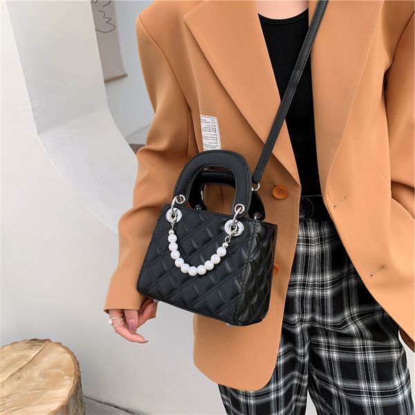 

fashion messenger bag women's 2022 trendy diamond lattice embroidered thread handbag pearl wholesale western style ladies designer bags
