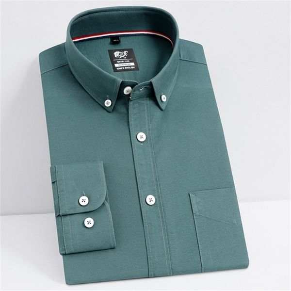 Camicia da uomo a maniche lunghe in tessuto Oxford con tasca singola applicata 100% cotone Casual Colletto abbottonato Camicie versatili vestibilità standard 220401