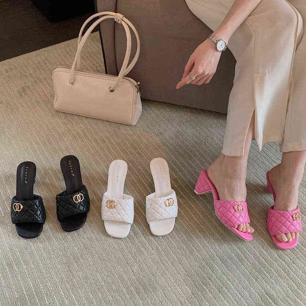 2022 Summer New Brand Women Slipper Fashion Diamond Design Senhoras elegantes sandálias High Spike Salto ao ar livre deslizamentos de chinelos G2205526