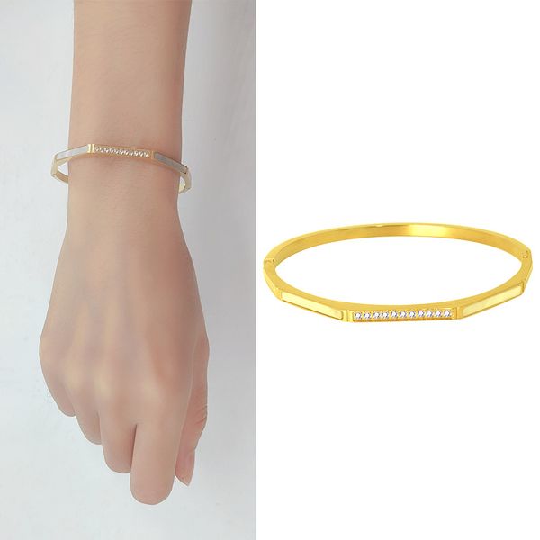 

2022 stainless steel bracelet for women fashion luxury designer shell bangles on hand wholesale jewelry cuff charm couple gift, Golden;silver