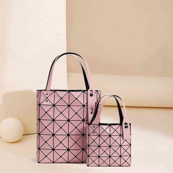 

designers handbags hands2022 new fashion women's small square box large capacity shopping lingge hand geometric foldable shoulder