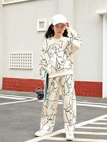 

girls figure graphic drop shoulder sweatshirt & pants she, White