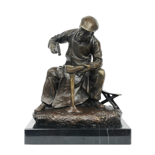 

bronze shoemaker sculpture statue western man figurine art perfect home cabinet decoration ornament, Silver