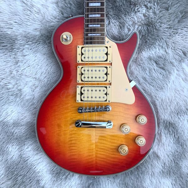 Ciliegia Red Color Eletric Guitar Tre Pickups con PickGuard Rose Wod Derboard Mahogany Wood Body