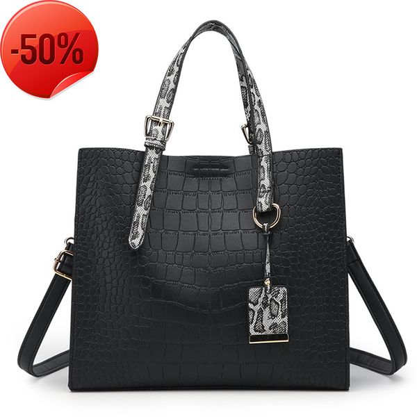 

the factory directly 2019 new women's snake pattern diana fashion atmosphere hand pendant single shoulder bag