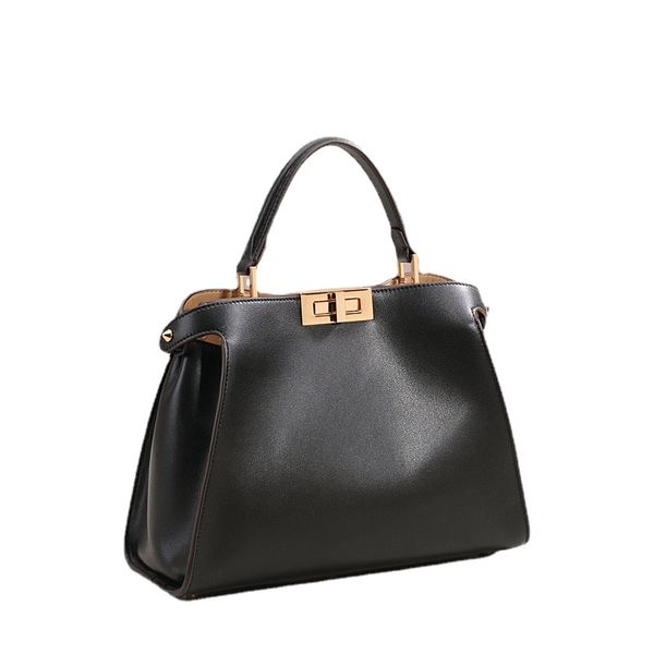 

luxury designer tote bags fashion leisure gold strap handles and straps for women's one-shoulder crossbody bag pbk151