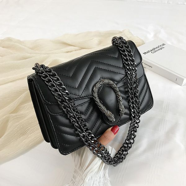 W 2022 Kette Clamshell Pakete Temperament Senior Taschen Ball-Match Mode Schulter Vintage Handtaschen Hohe Qualität Frauen Ketten Telefon Tasche Brieftasche Metallic